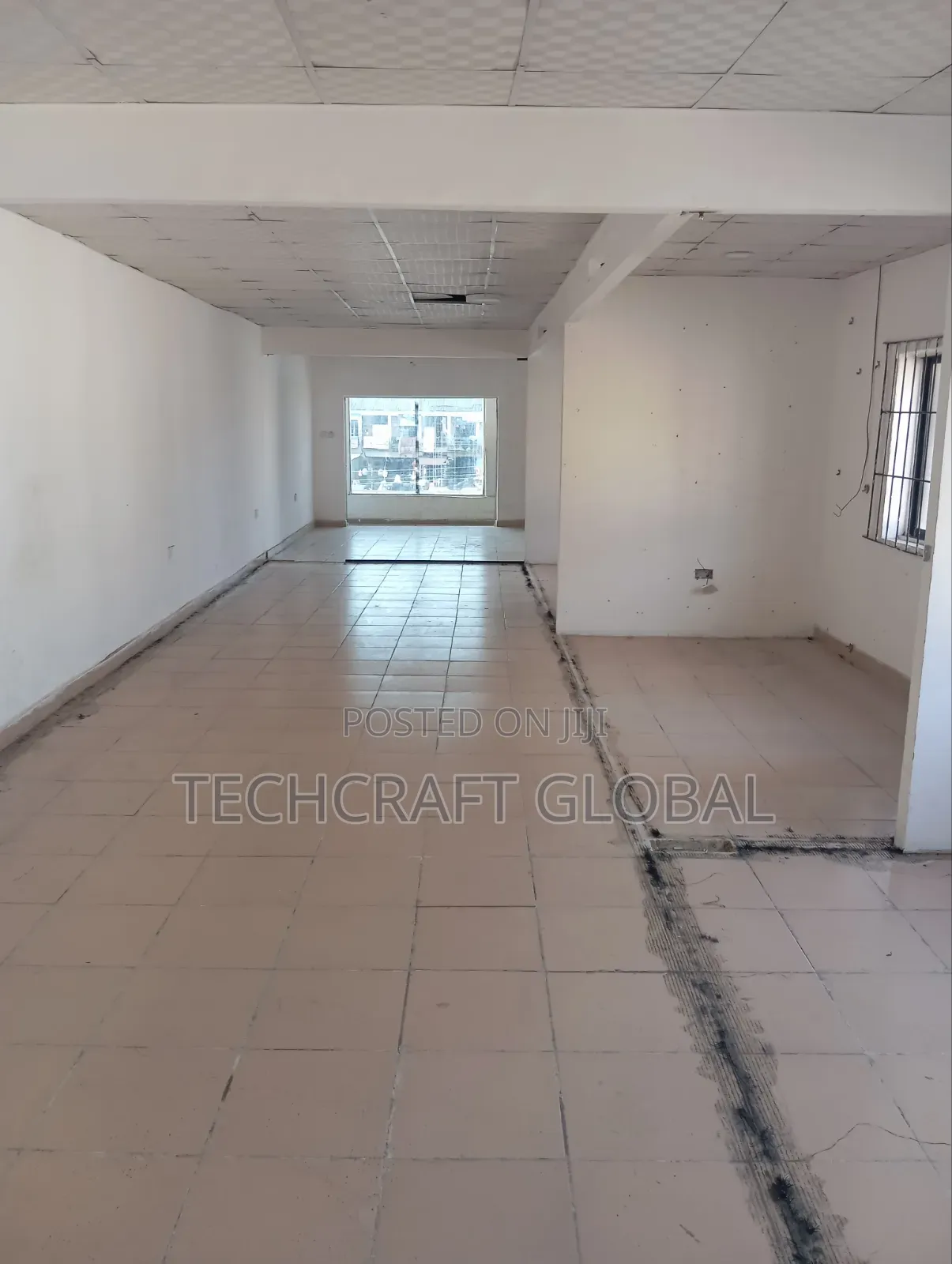 Very Spacious Shop/Office/Hall +2 Toilet to Let Directly Facing Expres