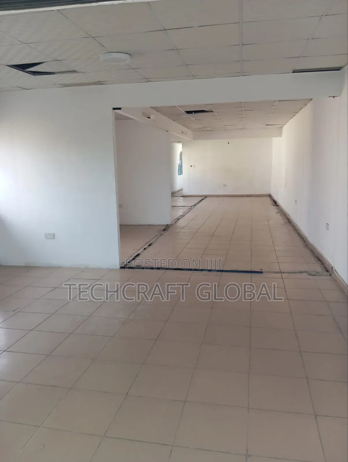 Very Spacious Shop/Office/Hall +2 Toilet to Let Directly Facing Expres