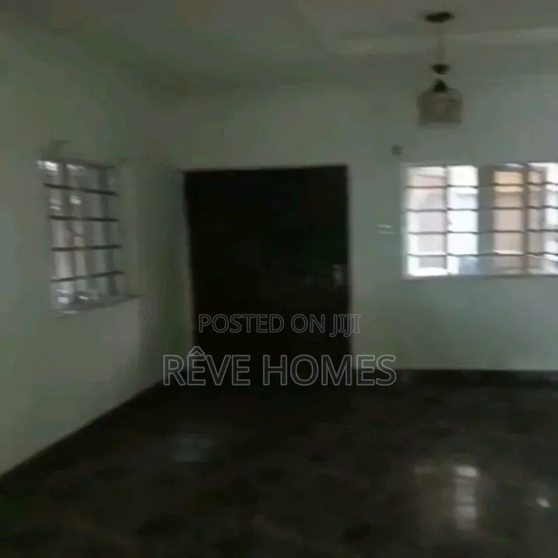Mini Flat in Adekunle for rent