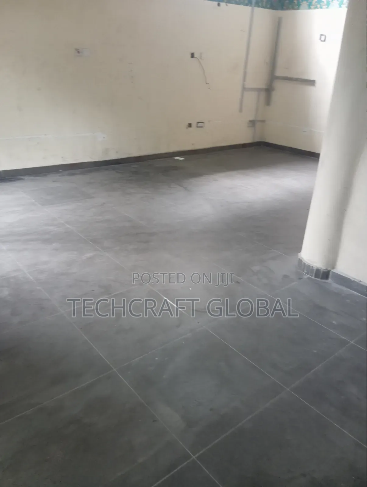3 in 1 Massive and Spacious Shop Facing the Express to Let
