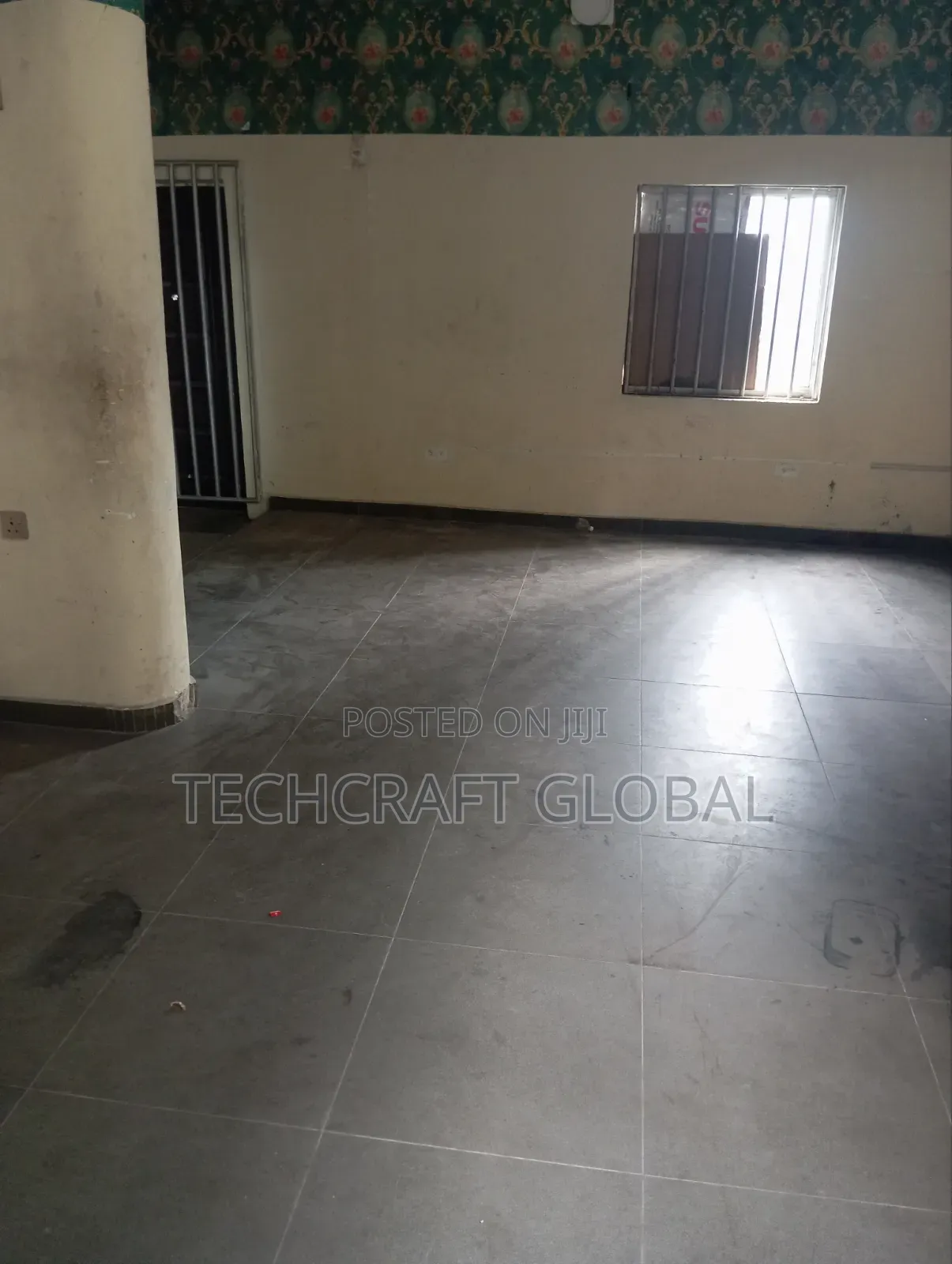 3 in 1 Massive and Spacious Shop Facing the Express to Let