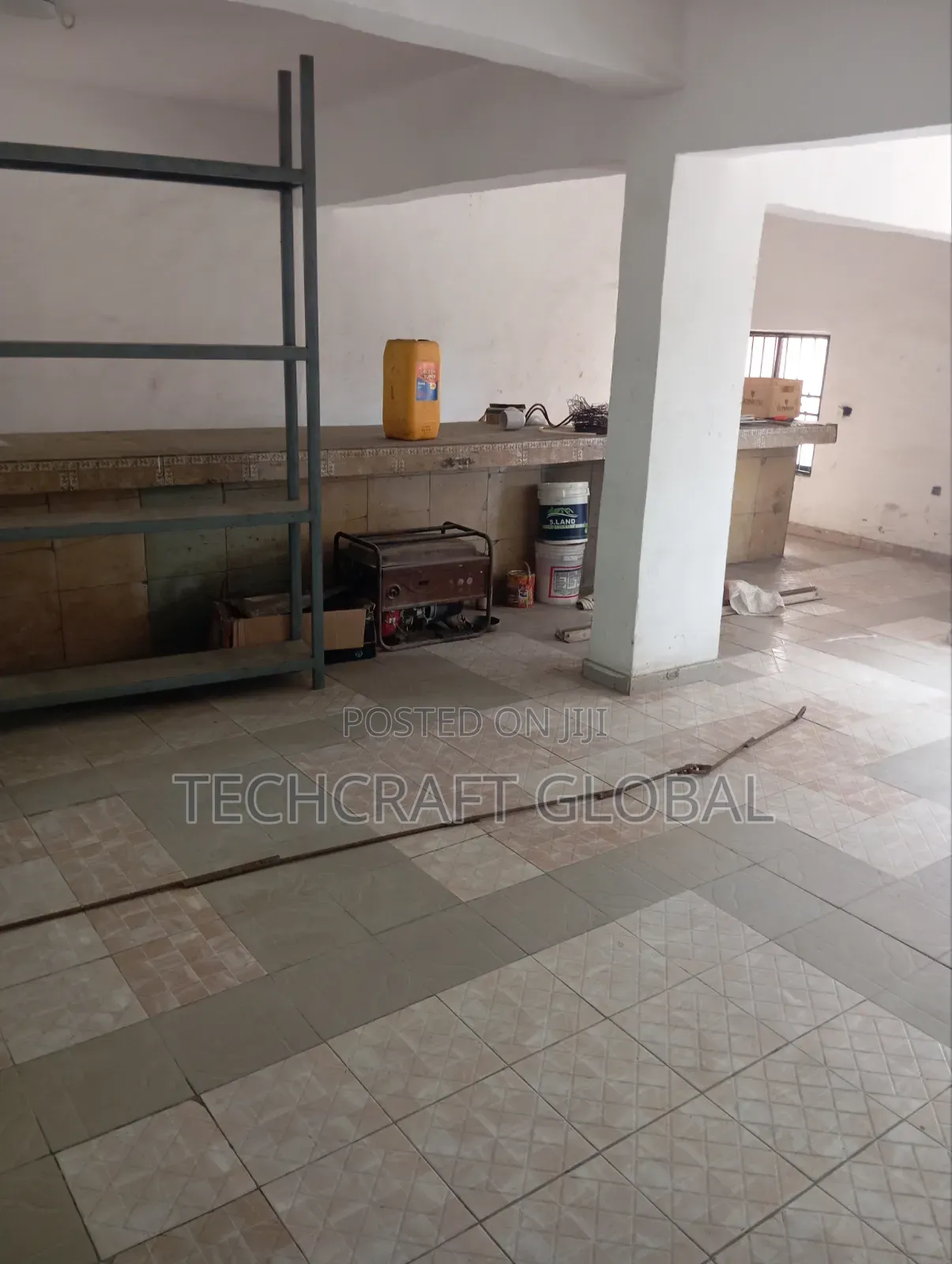 3 in 1 Wide Shop With a Toilet Ensuite Directly Facing the Express