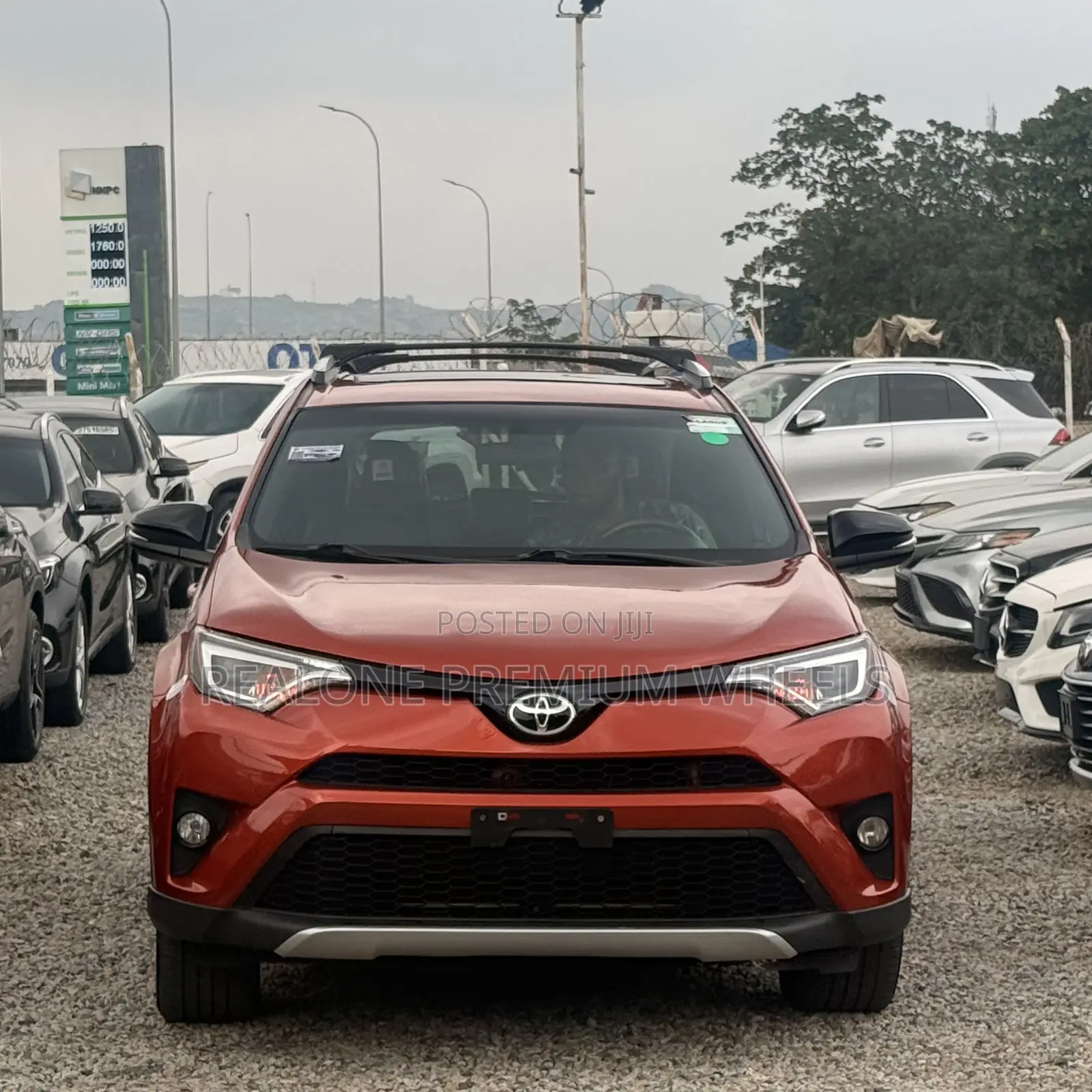 Toyota RAV4 SE AWD (2.5L 4cyl 6A) 2016 Orange