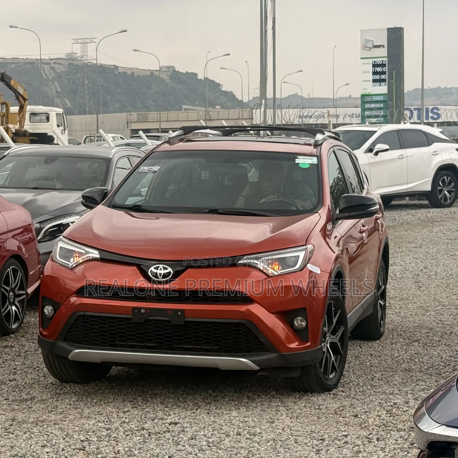Toyota RAV4 SE AWD (2.5L 4cyl 6A) 2016 Orange