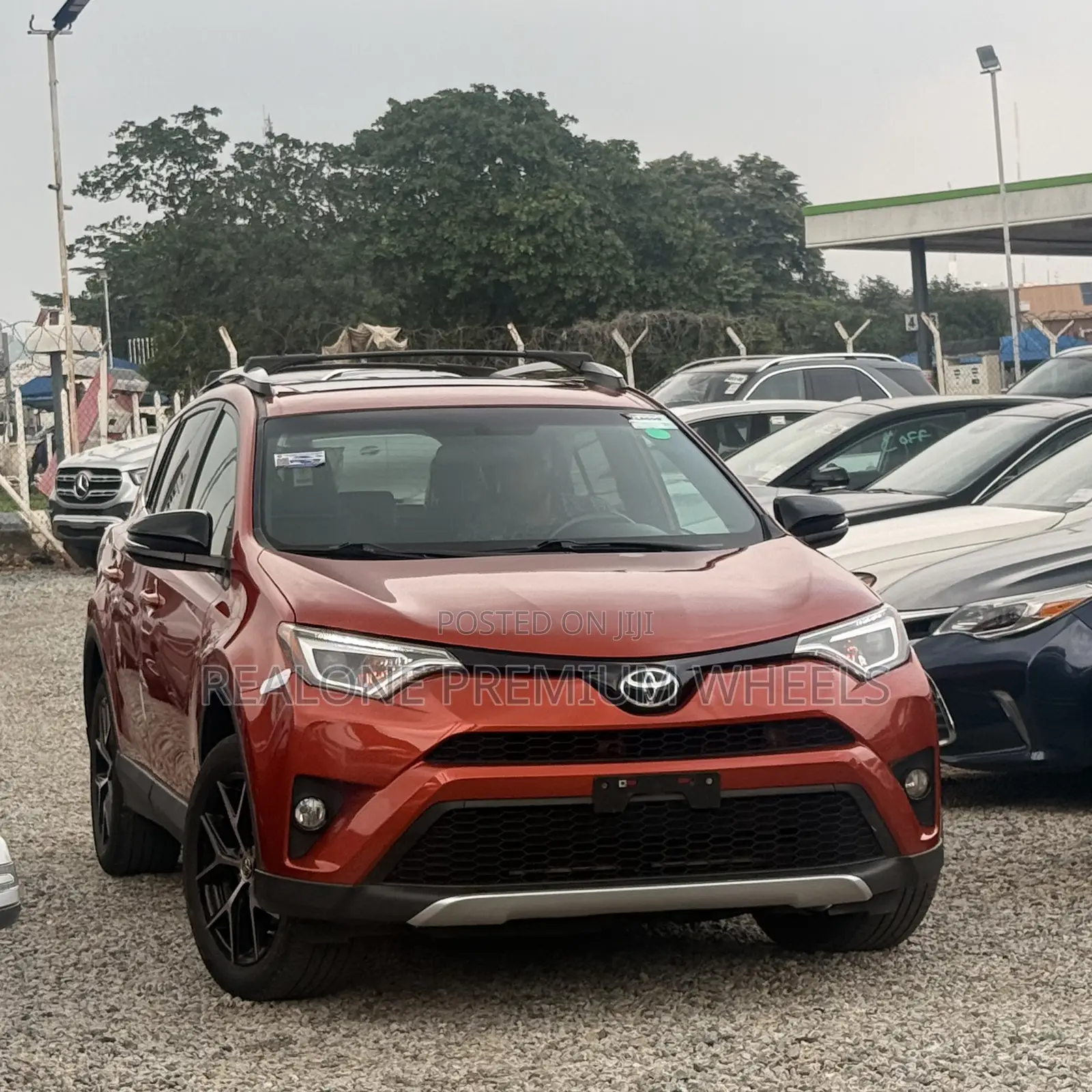 Toyota RAV4 SE AWD (2.5L 4cyl 6A) 2016 Orange