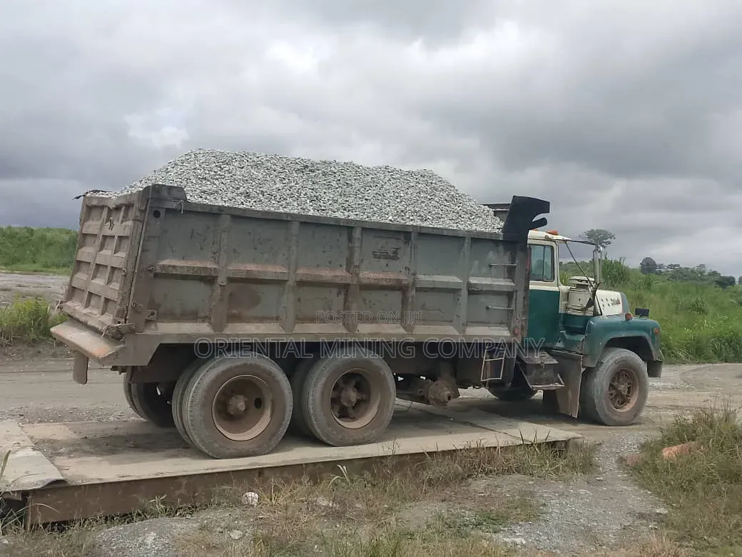 Iron Black Granite No.5 1/2" | for Slab Concrete | Trucks Available*
