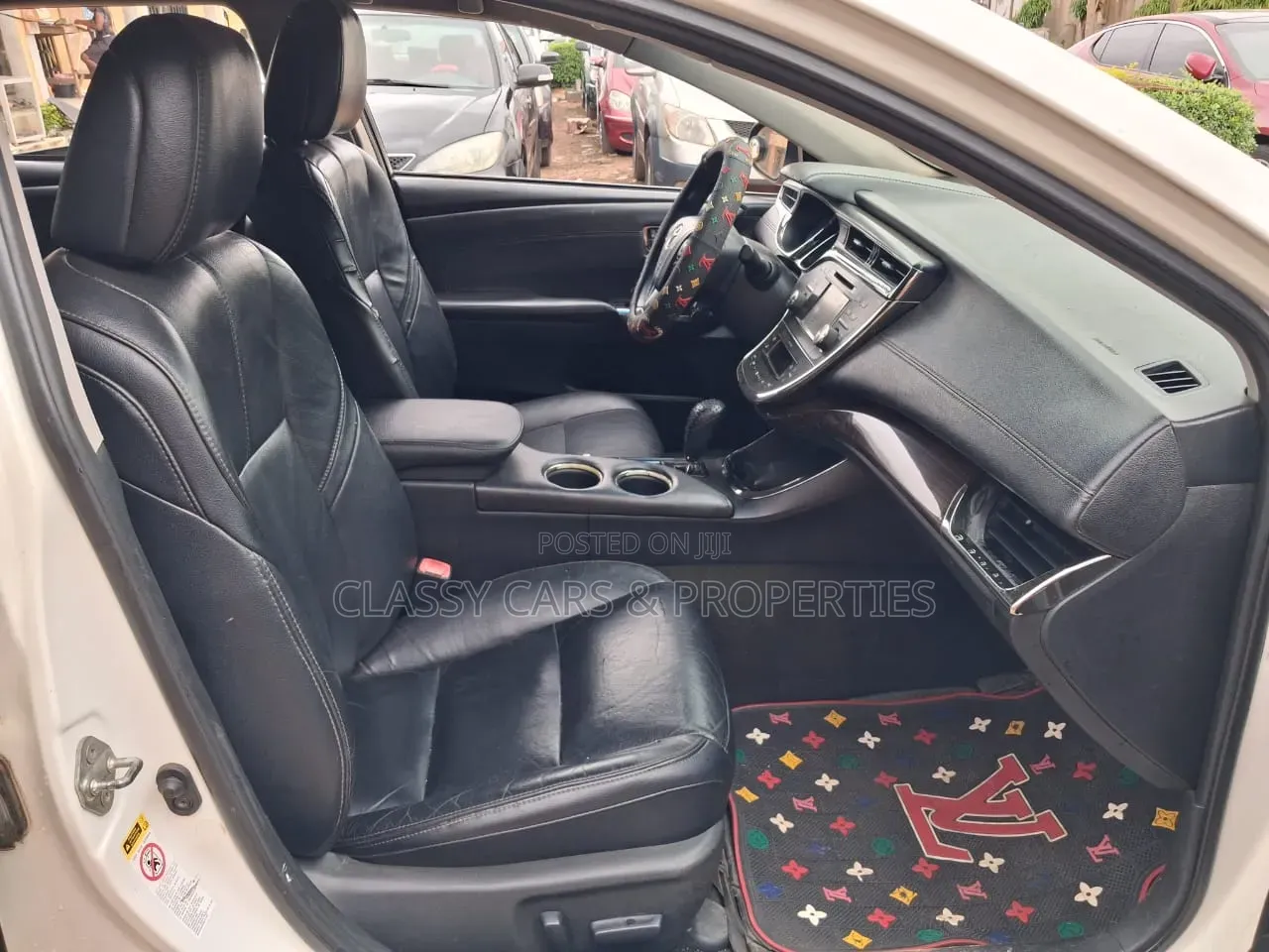 Toyota Avalon XLE Premium Sedan FWD (3.5L 6cyl 6A) 2013 White