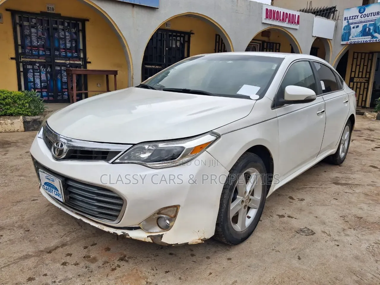 Toyota Avalon XLE Premium Sedan FWD (3.5L 6cyl 6A) 2013 White