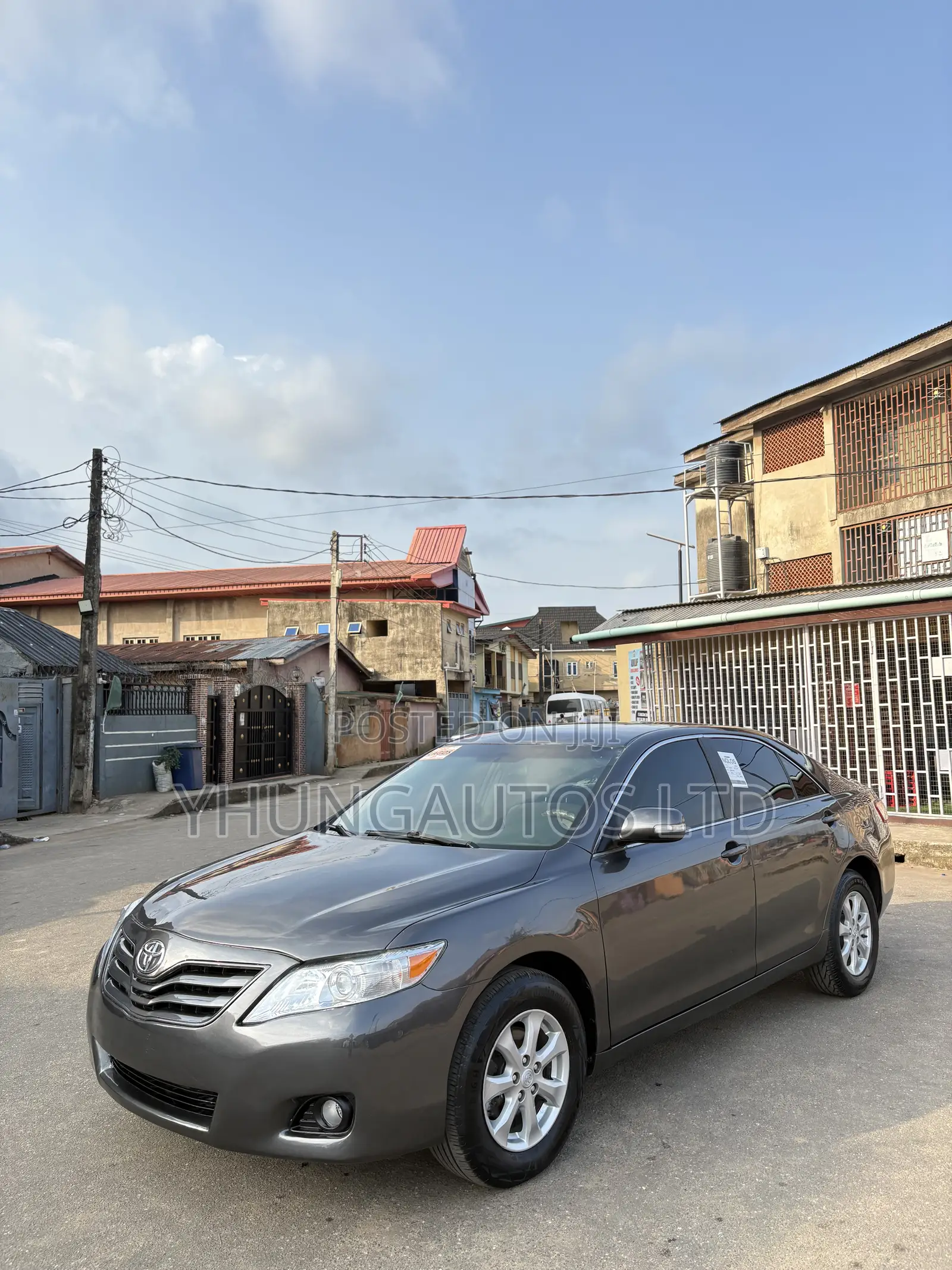 Toyota Camry LE 4dr Sedan (2.5L 4cyl 6AM) 2010 Gray