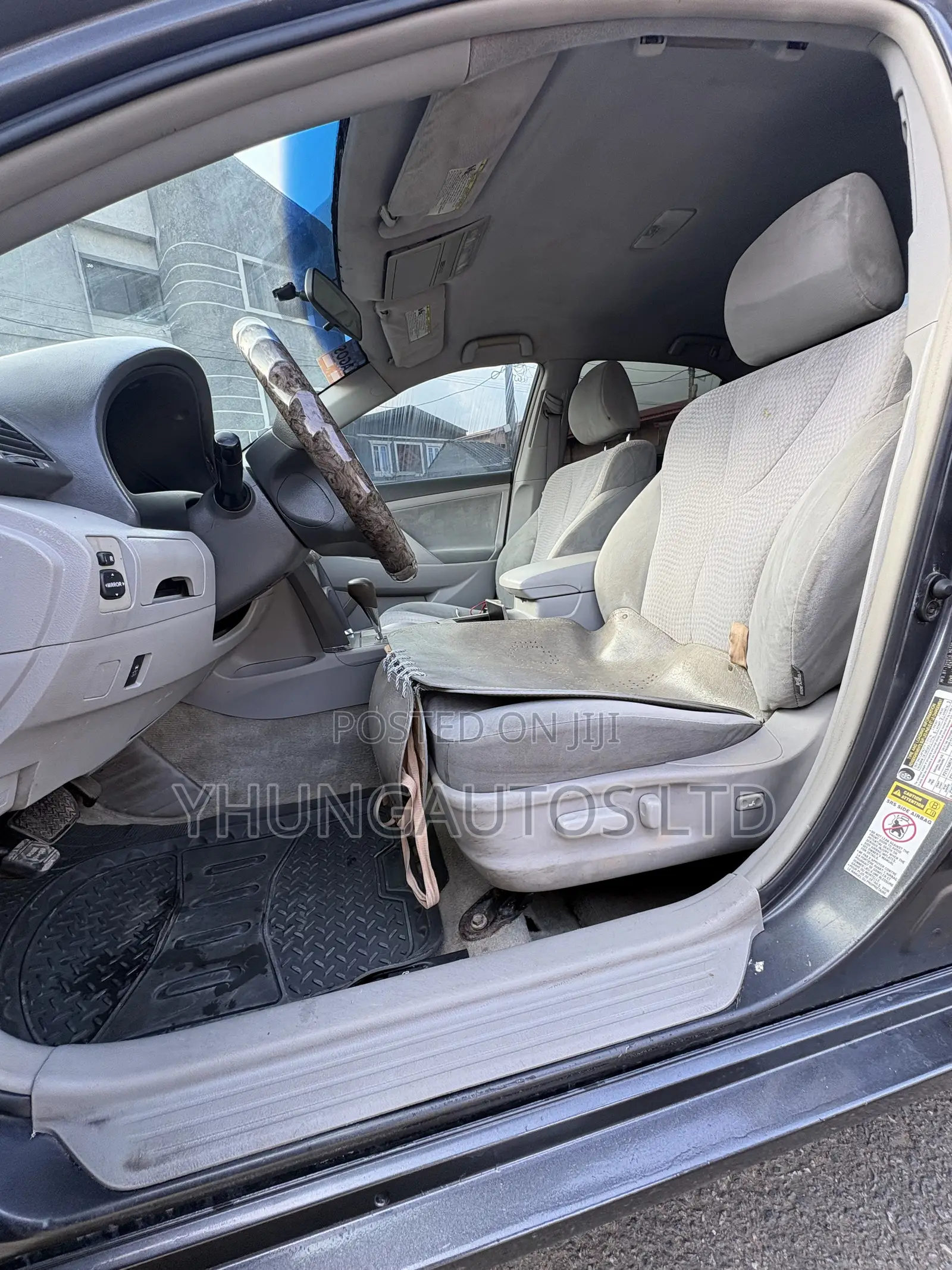 Toyota Camry LE 4dr Sedan (2.5L 4cyl 6AM) 2010 Gray