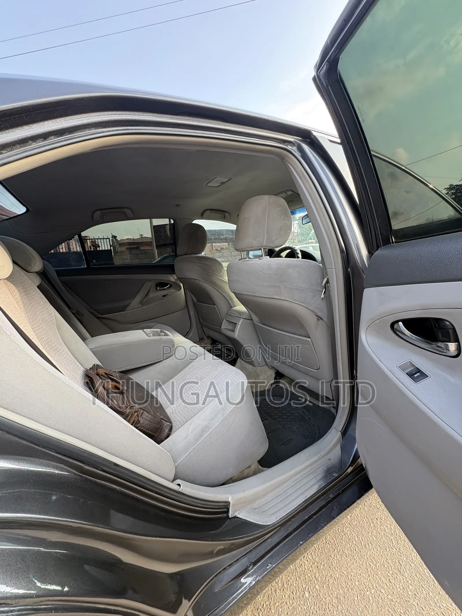 Toyota Camry LE 4dr Sedan (2.5L 4cyl 6AM) 2010 Gray