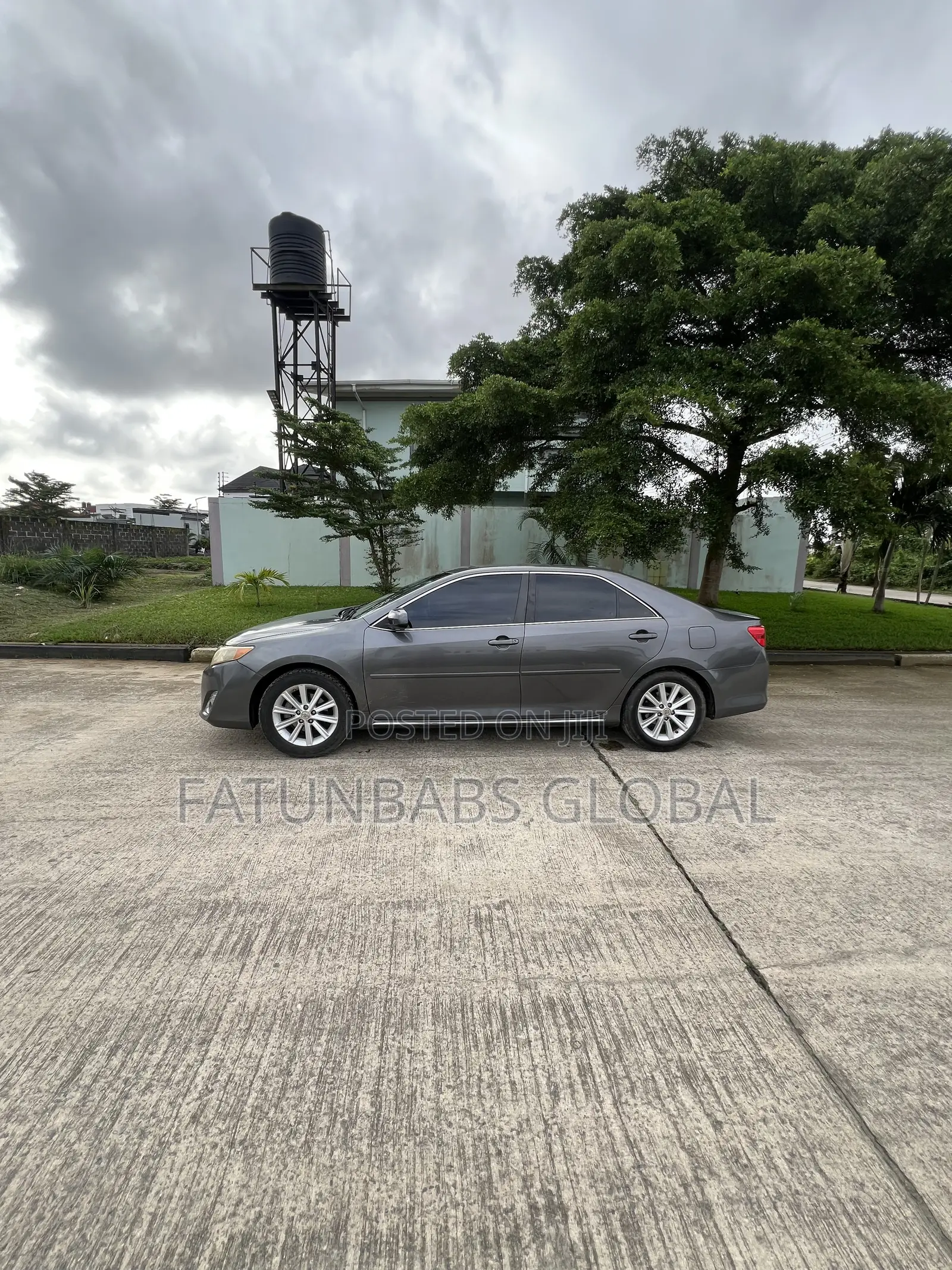 Toyota Camry XLE 4dr Sedan (2.5L 4cyl 6A) 2014 Gray
