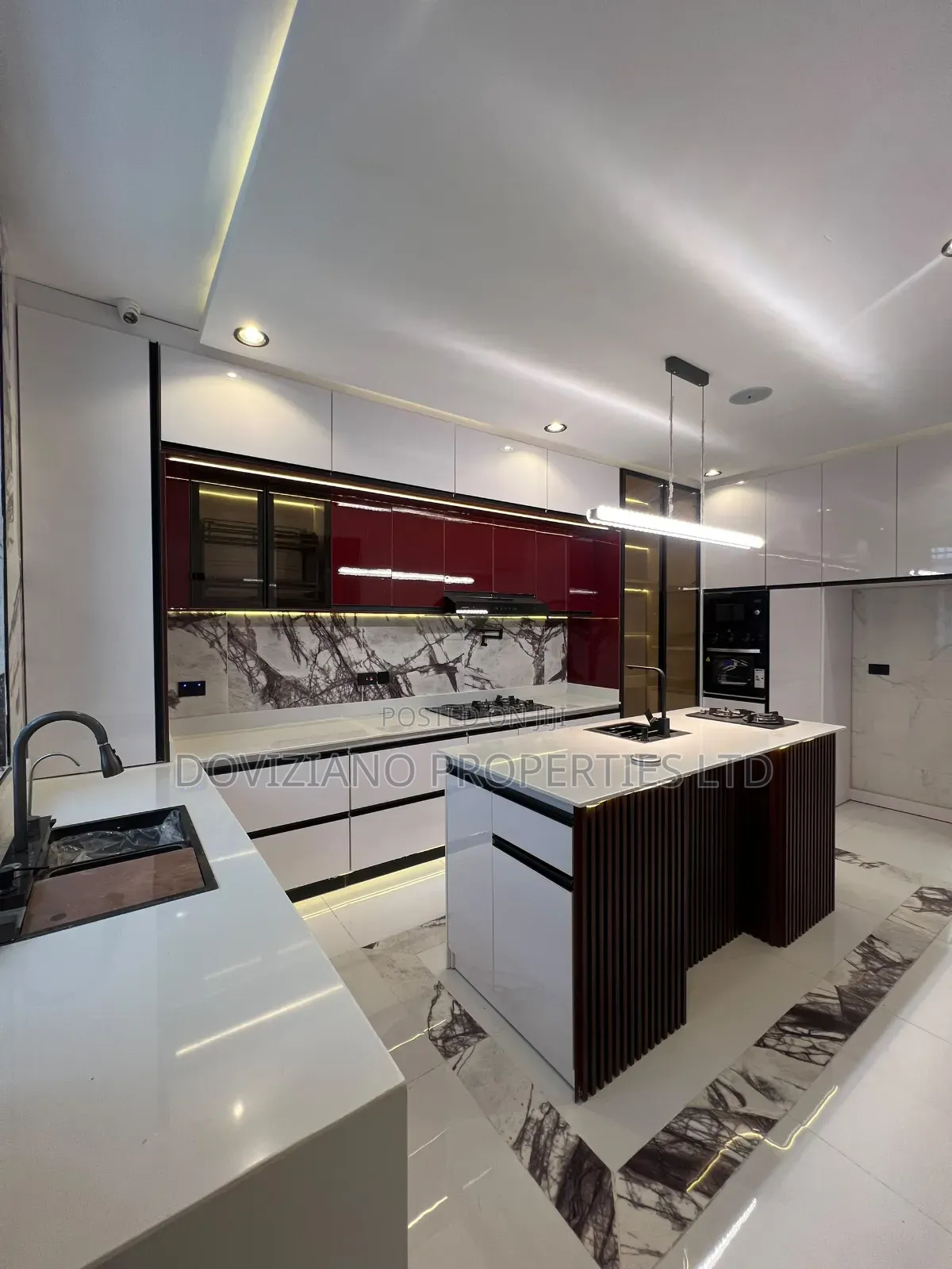 5bdrm Duplex in Chevron for sale