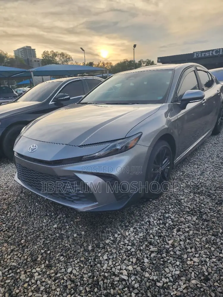 Toyota Camry SE 2025 Gray