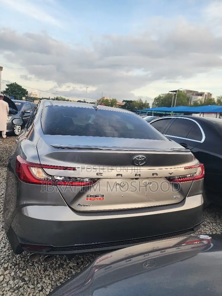 Toyota Camry SE 2025 Gray