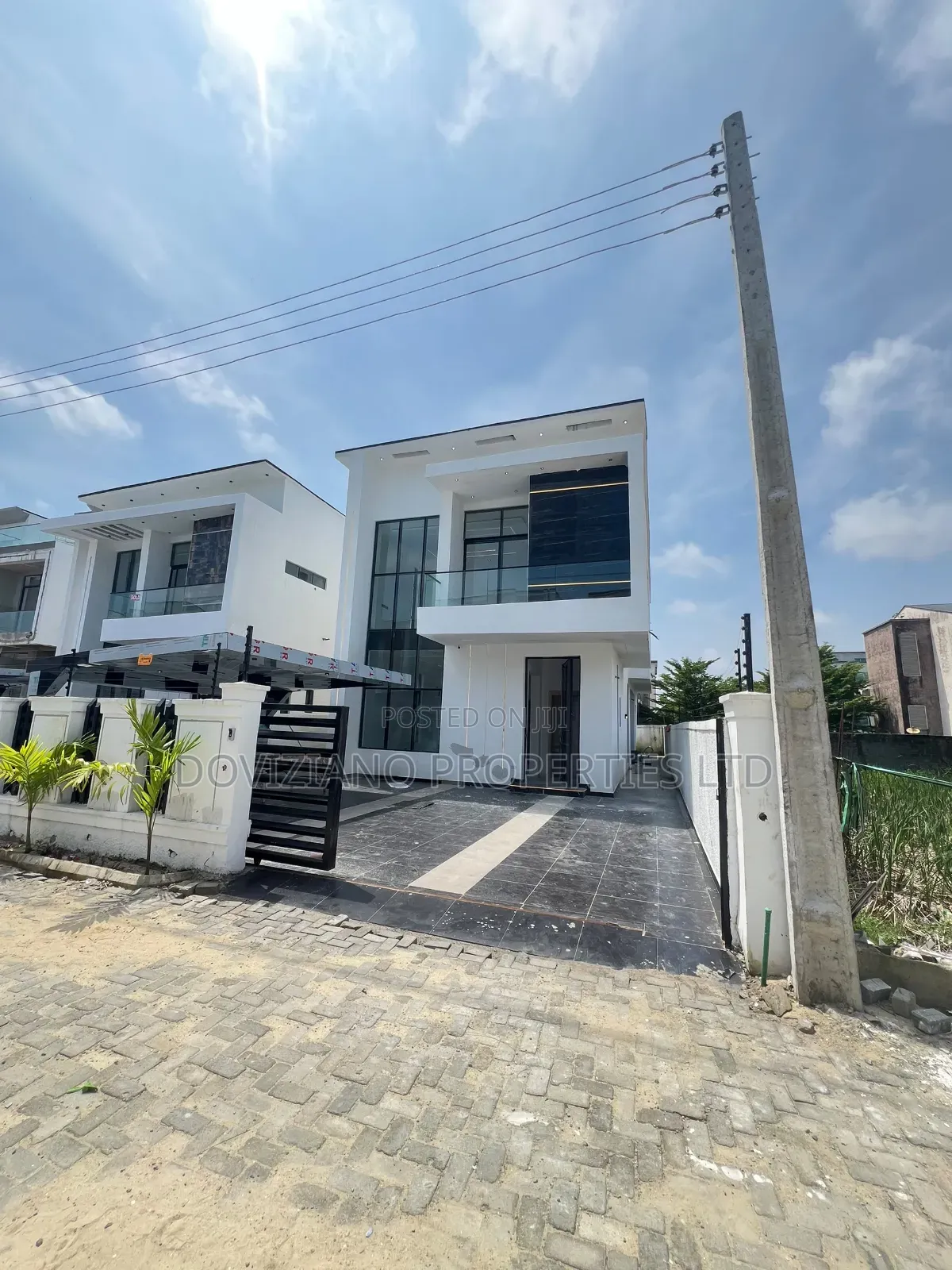 5bdrm Duplex in Chevron for sale