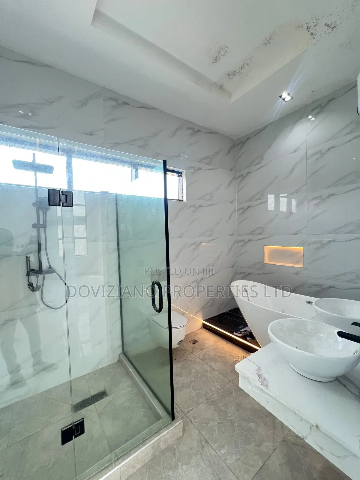 5bdrm Duplex in Chevron for sale