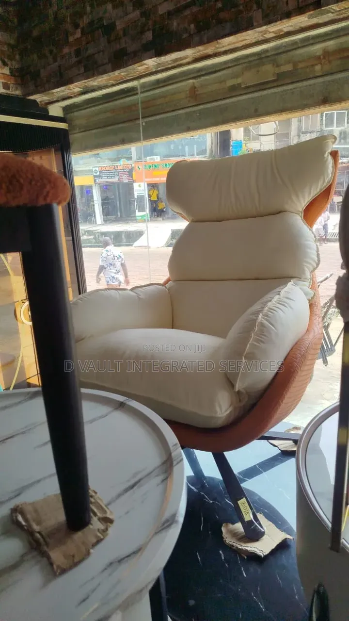 Modern Single Chair / Visitors Chair