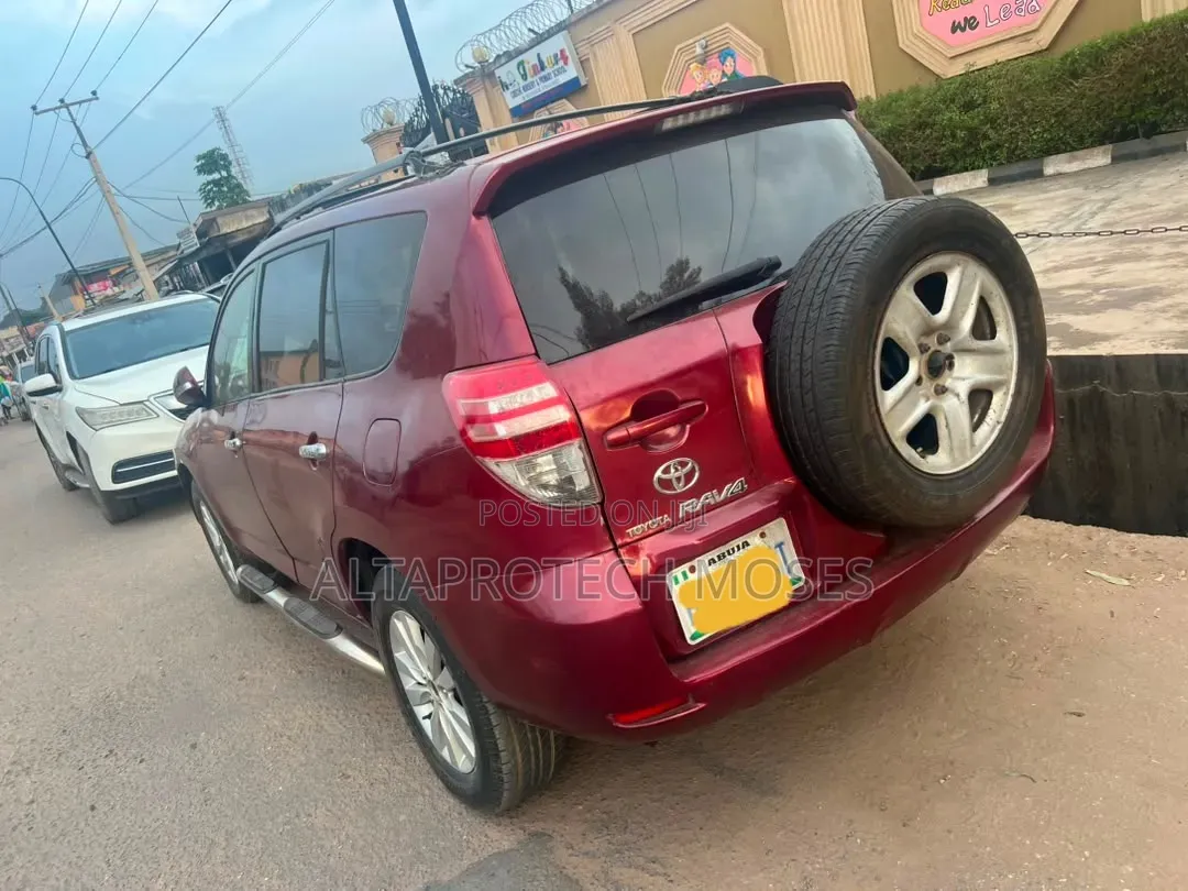 Toyota RAV4 2.0 VVT-i 2008 Red