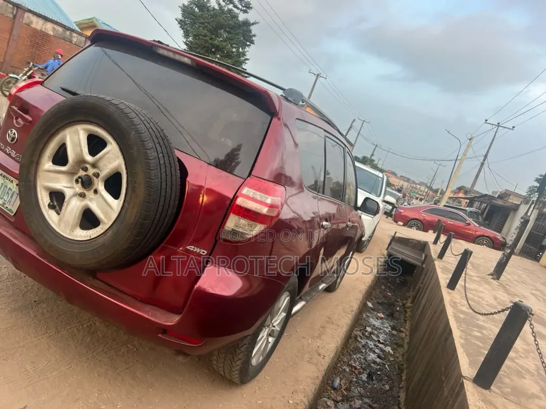 Toyota RAV4 2.0 VVT-i 2008 Red
