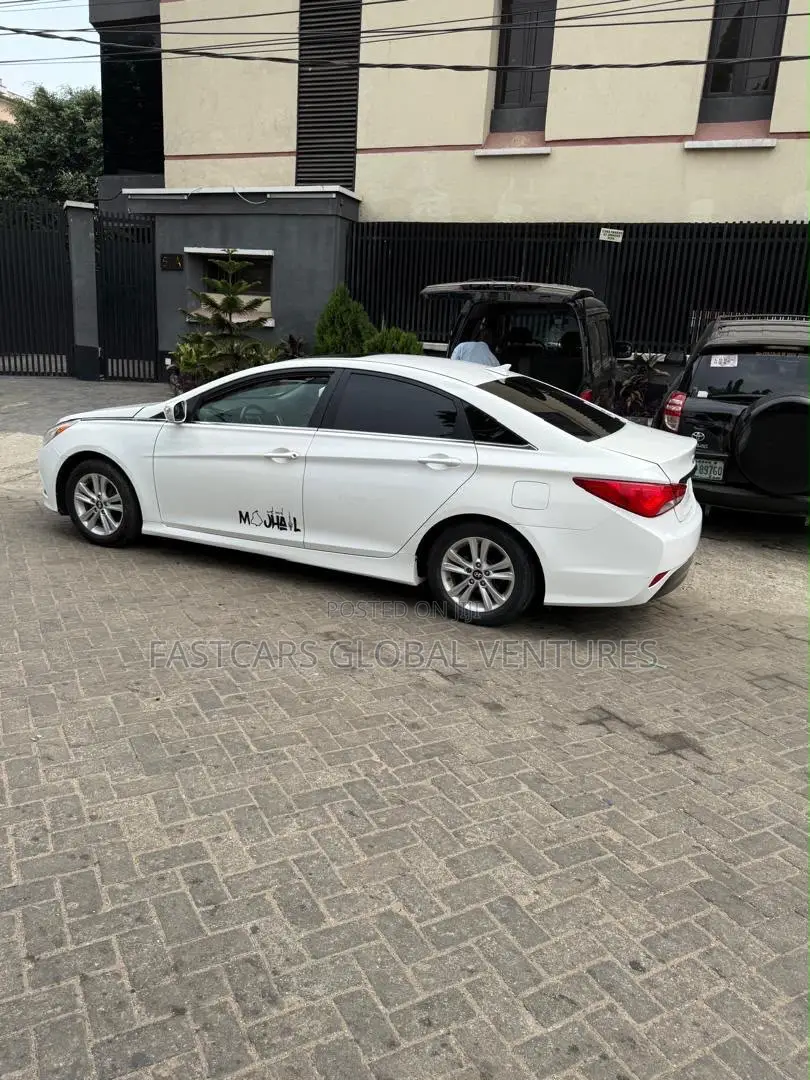 Hyundai Sonata Limited 2.0T Sedan (2.0L 4cyl 6A) 2013 White