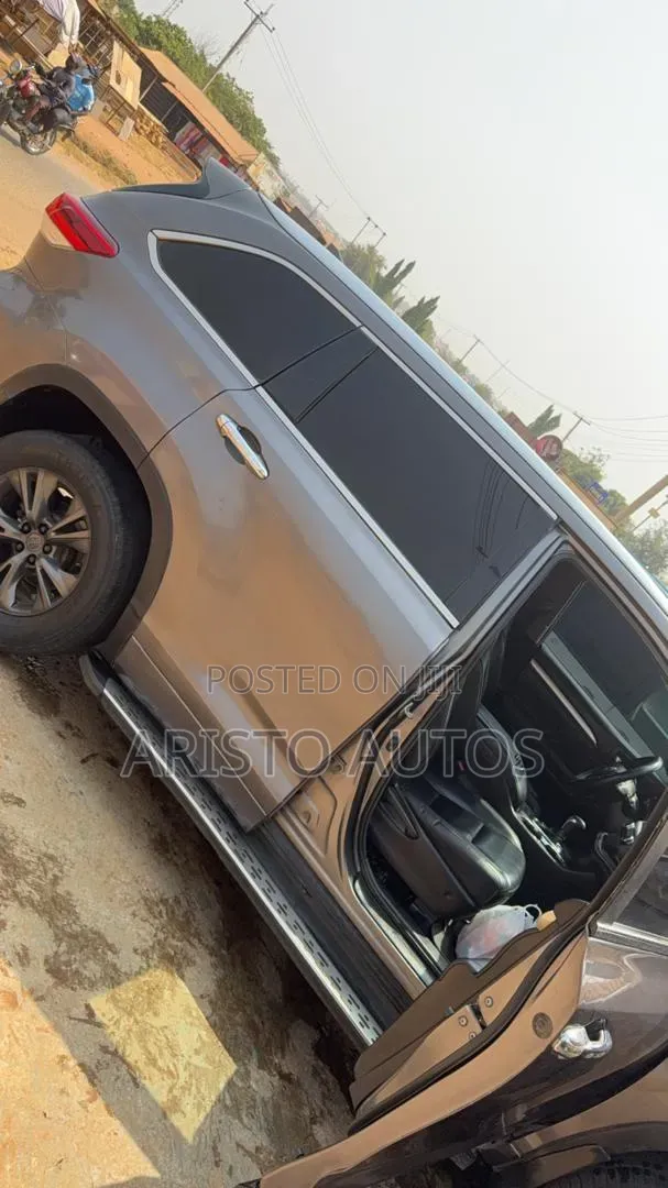 Toyota Highlander XLE 4dr SUV (3.5L 6cyl 6A) 2014 Brown