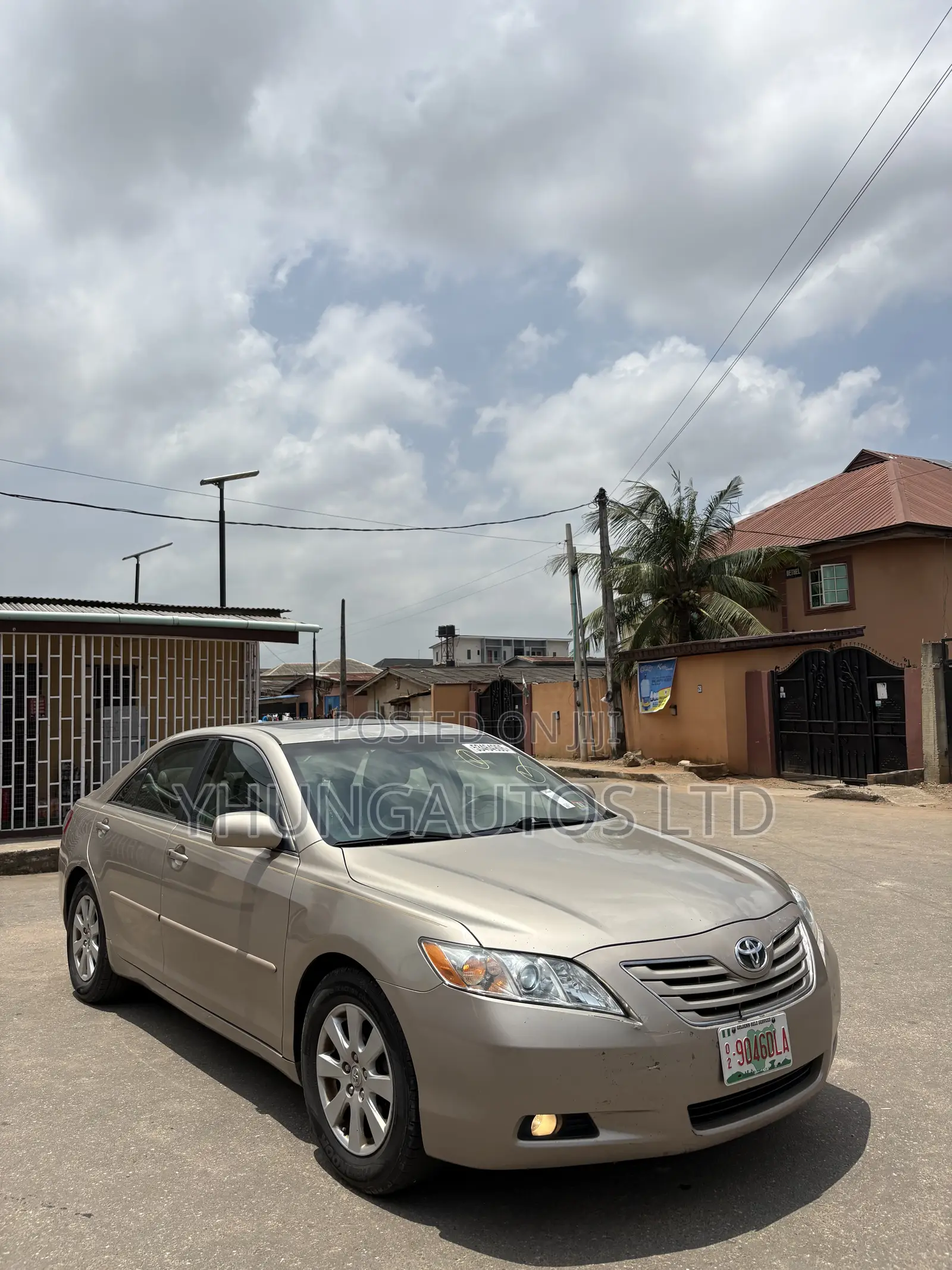 Toyota Camry XLE V6 4dr Sedan (3.5L 6cyl 6AM) 2008 Gold
