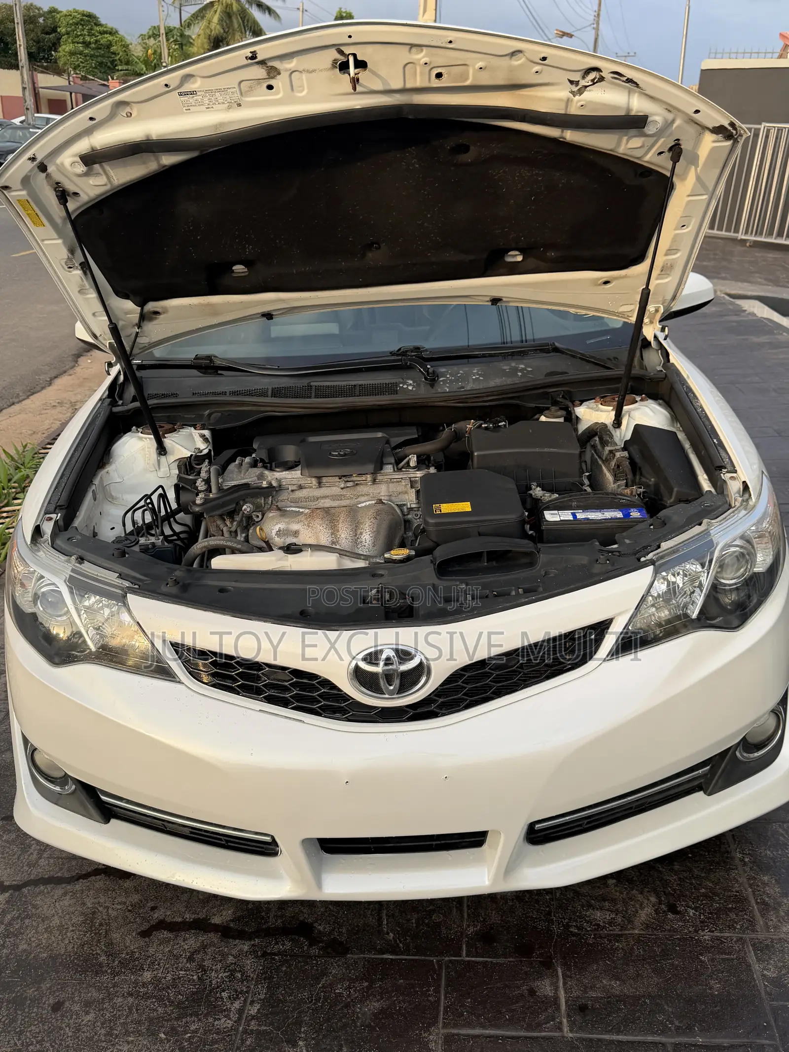 Toyota Camry SE 4dr Sedan (2.5L 4cyl 6A) 2013 White