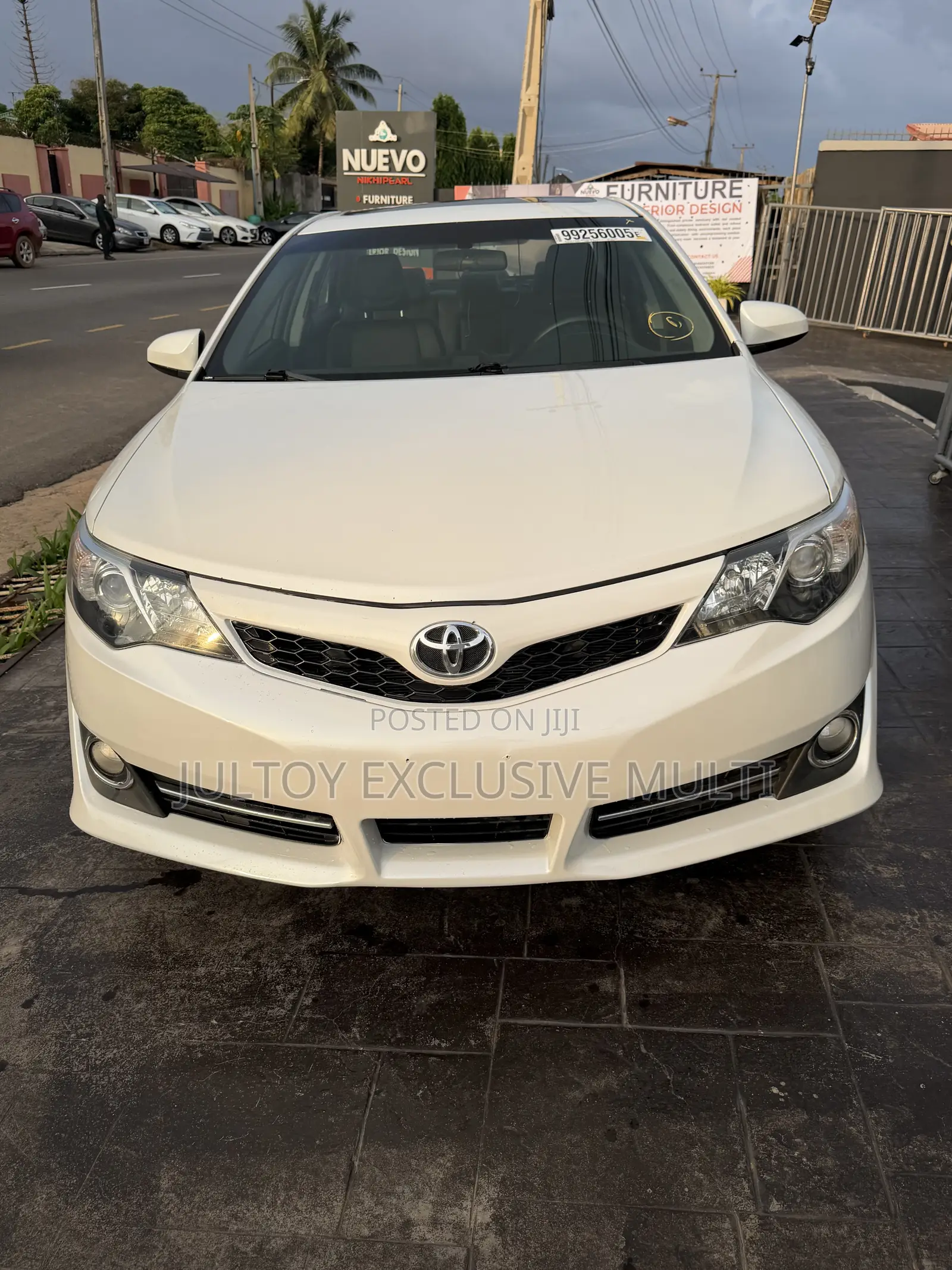 Toyota Camry SE 4dr Sedan (2.5L 4cyl 6A) 2013 White