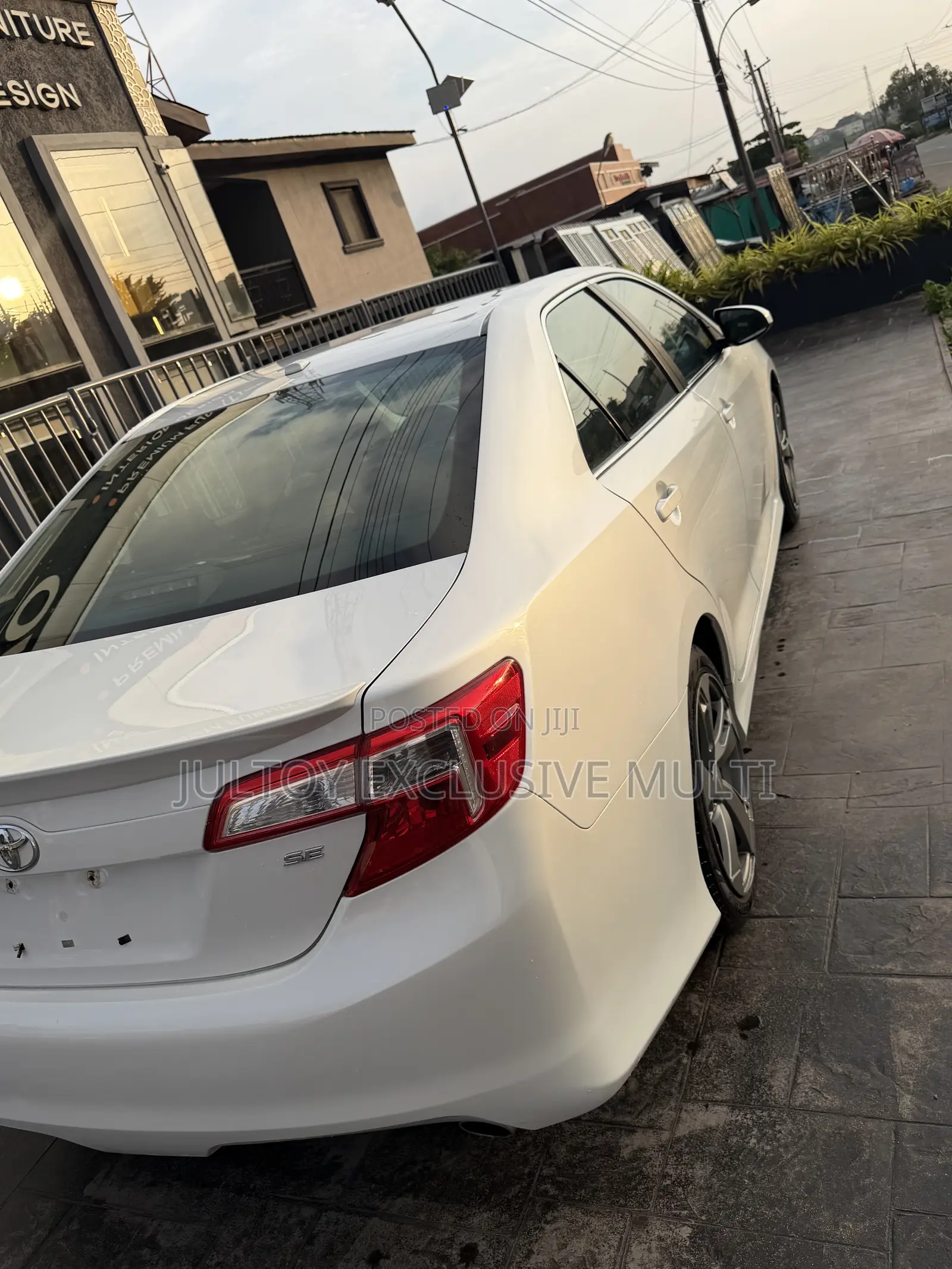 Toyota Camry SE 4dr Sedan (2.5L 4cyl 6A) 2013 White