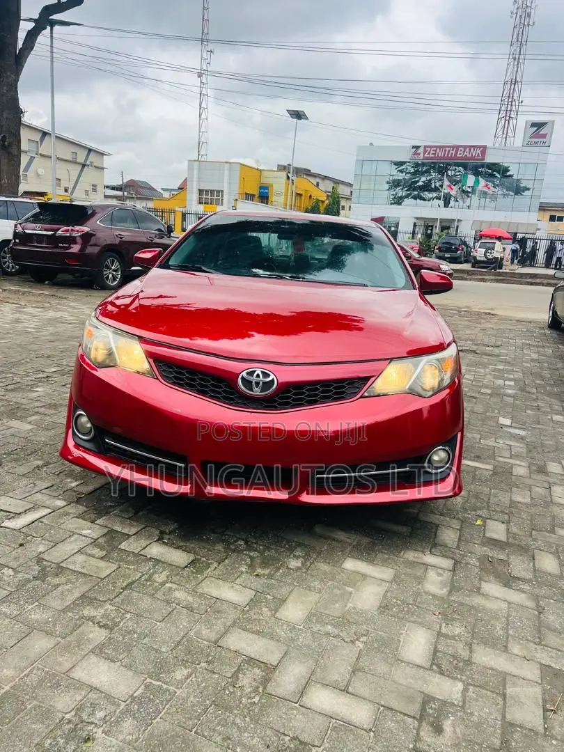 Toyota Camry SE 4dr Sedan (2.5L 4cyl 6A) 2013 Red