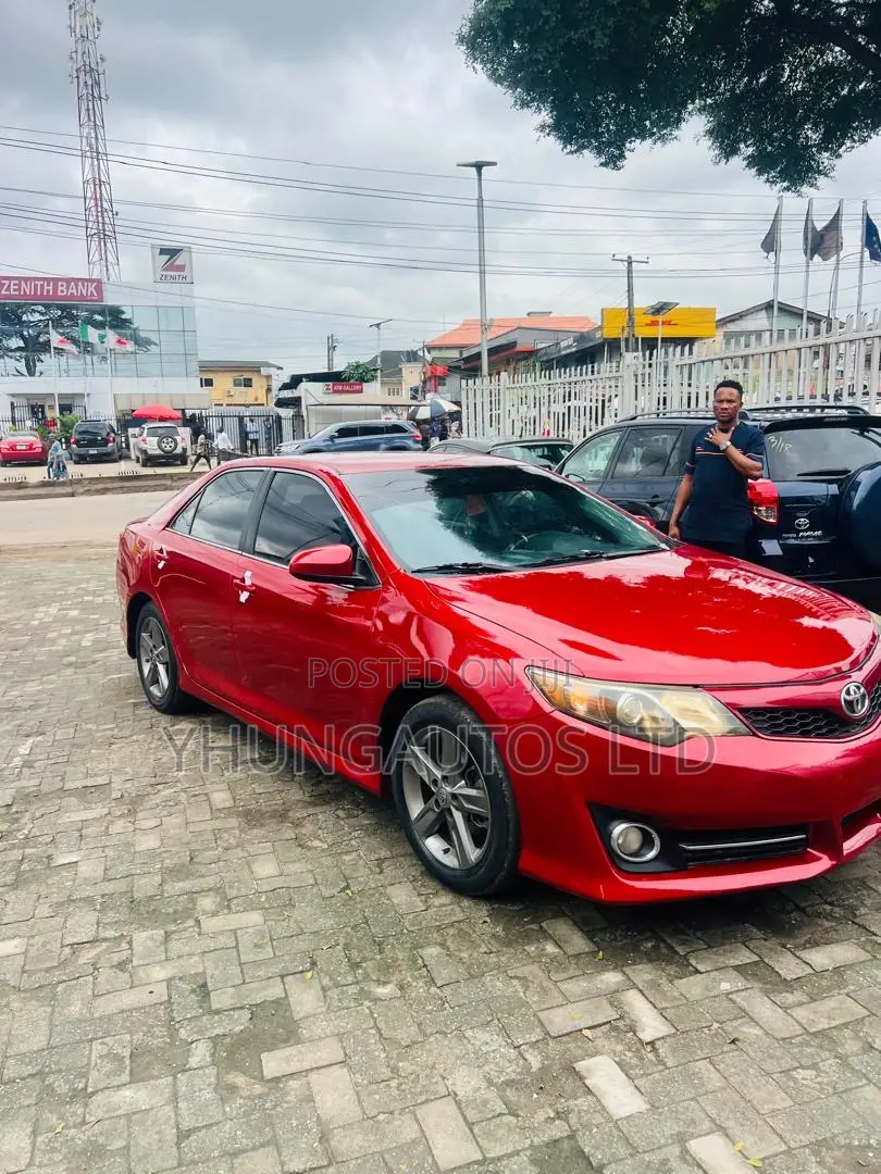 Toyota Camry SE 4dr Sedan (2.5L 4cyl 6A) 2013 Red