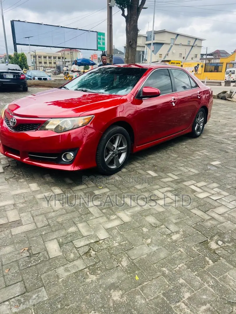 Toyota Camry SE 4dr Sedan (2.5L 4cyl 6A) 2013 Red