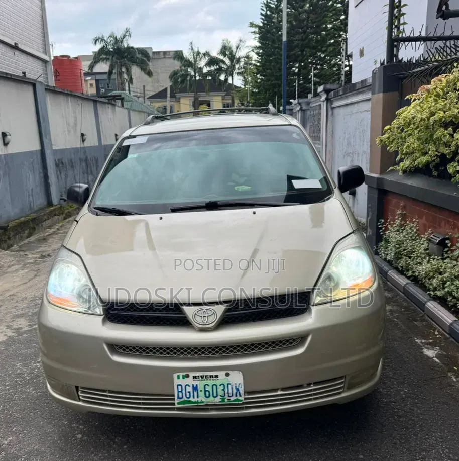 Toyota Sienna 2006 Gold