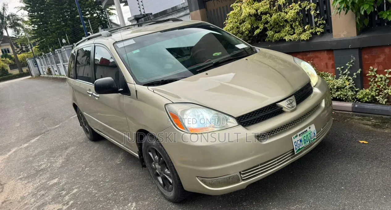 Toyota Sienna 2006 Gold