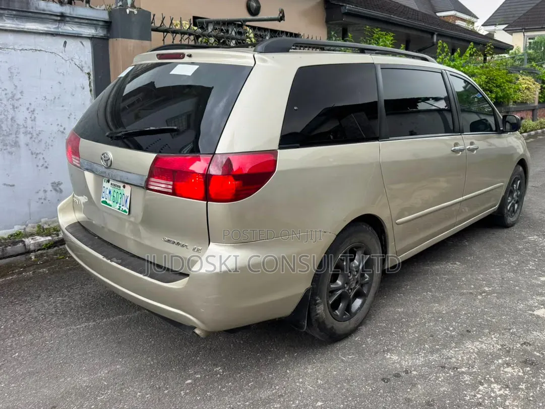Toyota Sienna 2006 Gold