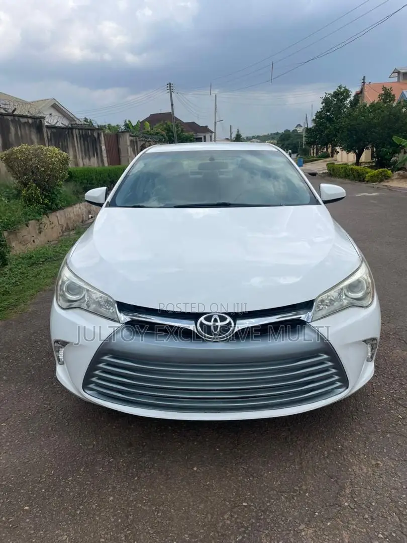Toyota Camry LE 4dr Sedan (2.5L 4cyl 6A) 2015 White