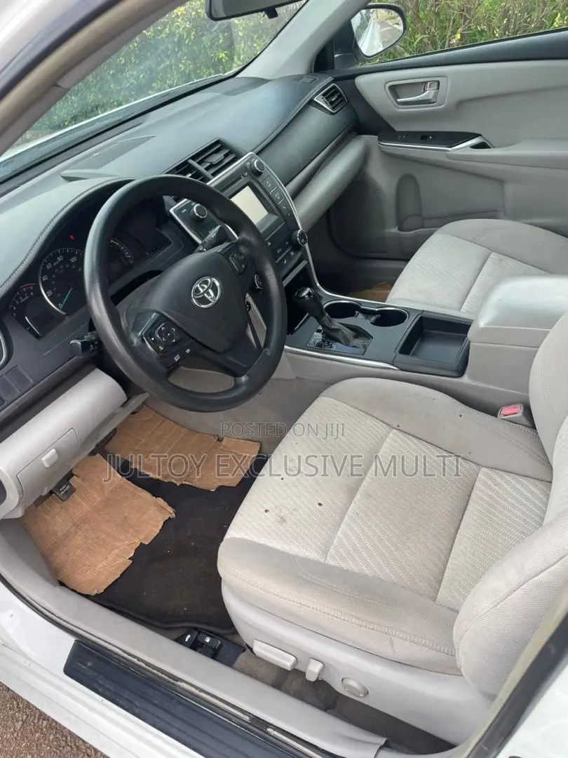 Toyota Camry LE 4dr Sedan (2.5L 4cyl 6A) 2015 White