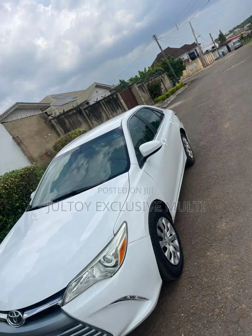 Toyota Camry LE 4dr Sedan (2.5L 4cyl 6A) 2015 White