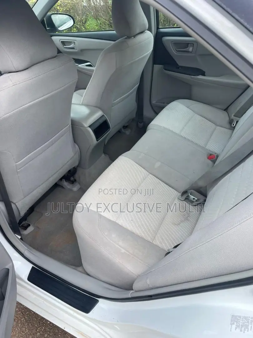 Toyota Camry LE 4dr Sedan (2.5L 4cyl 6A) 2015 White