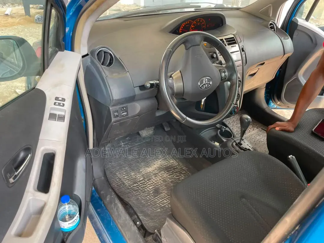 Toyota Yaris 2009 Blue
