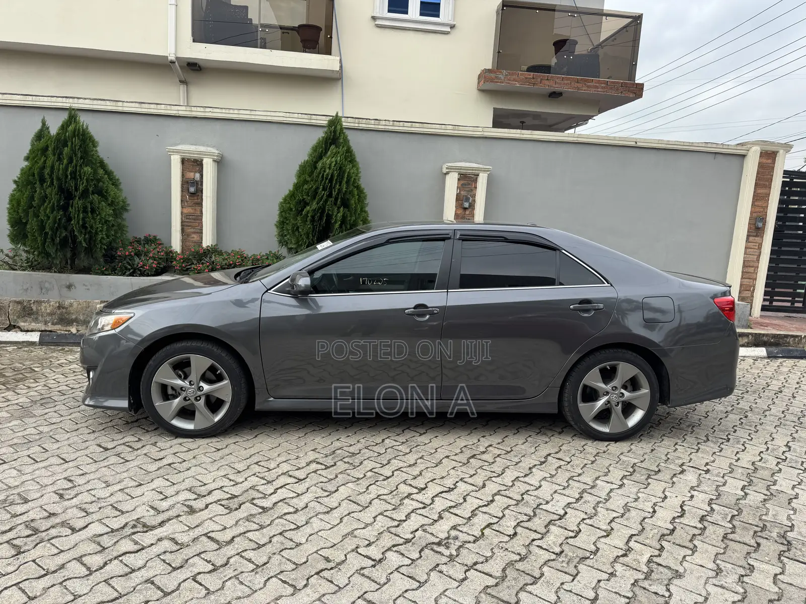 Toyota Camry SE V6 4dr Sedan (3.5L 6cyl 6A) 2013 Gray
