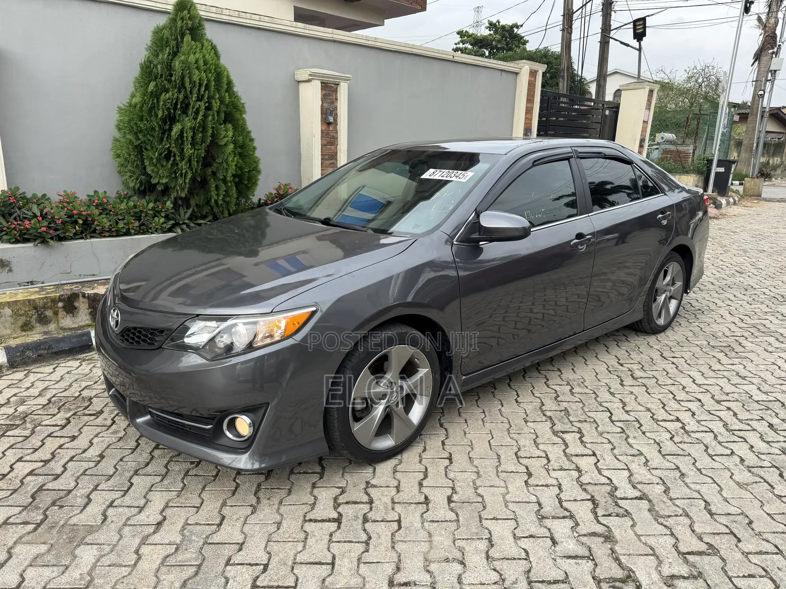 Toyota Camry SE V6 4dr Sedan (3.5L 6cyl 6A) 2013 Gray