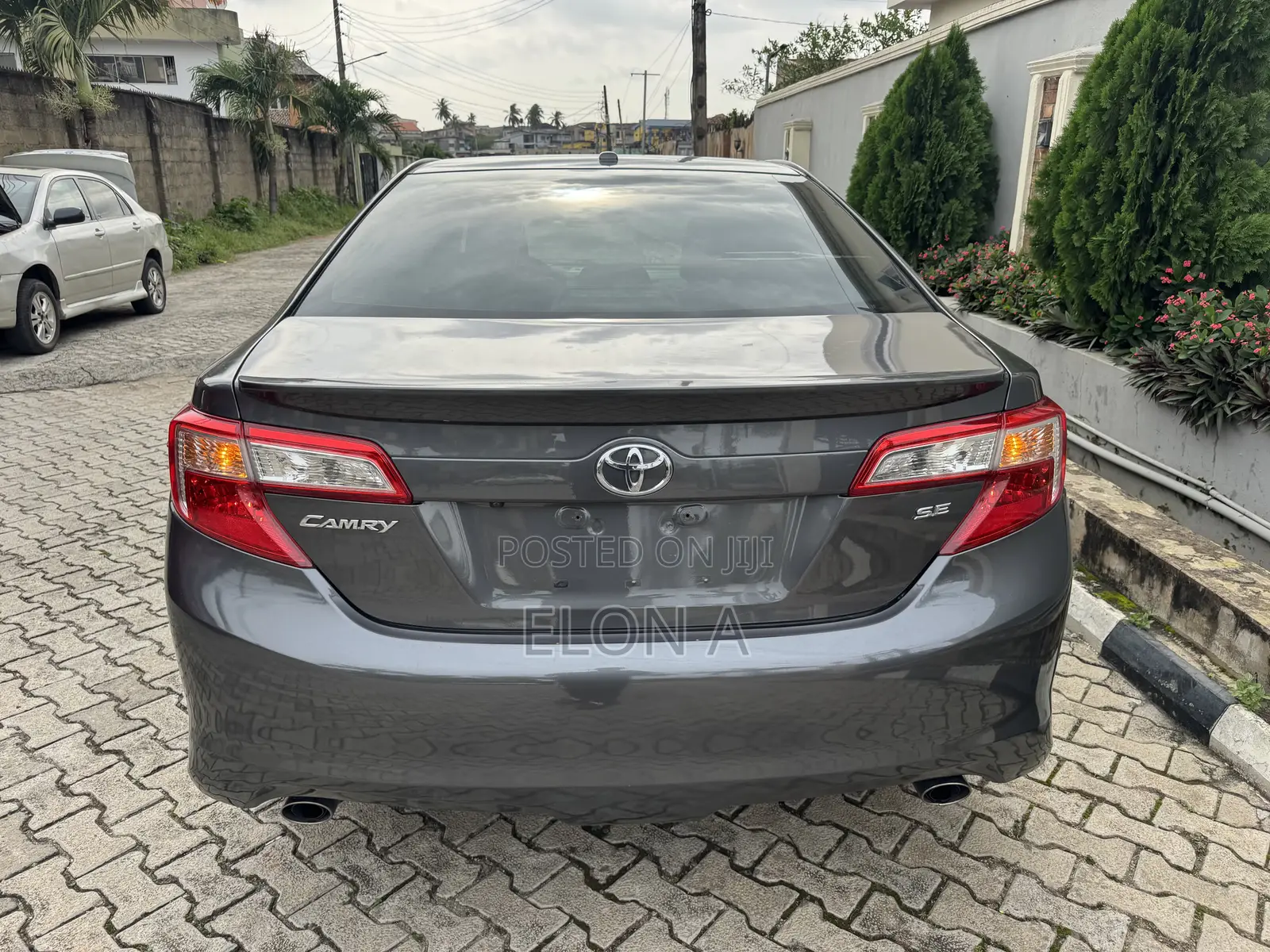 Toyota Camry SE V6 4dr Sedan (3.5L 6cyl 6A) 2013 Gray