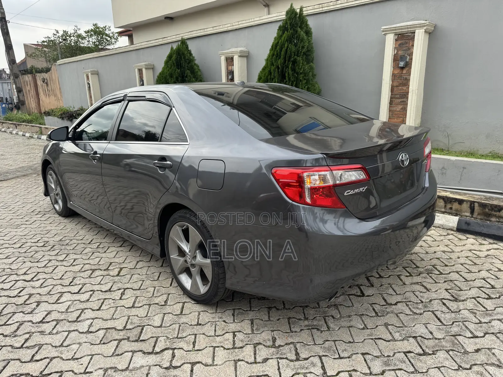 Toyota Camry SE V6 4dr Sedan (3.5L 6cyl 6A) 2013 Gray