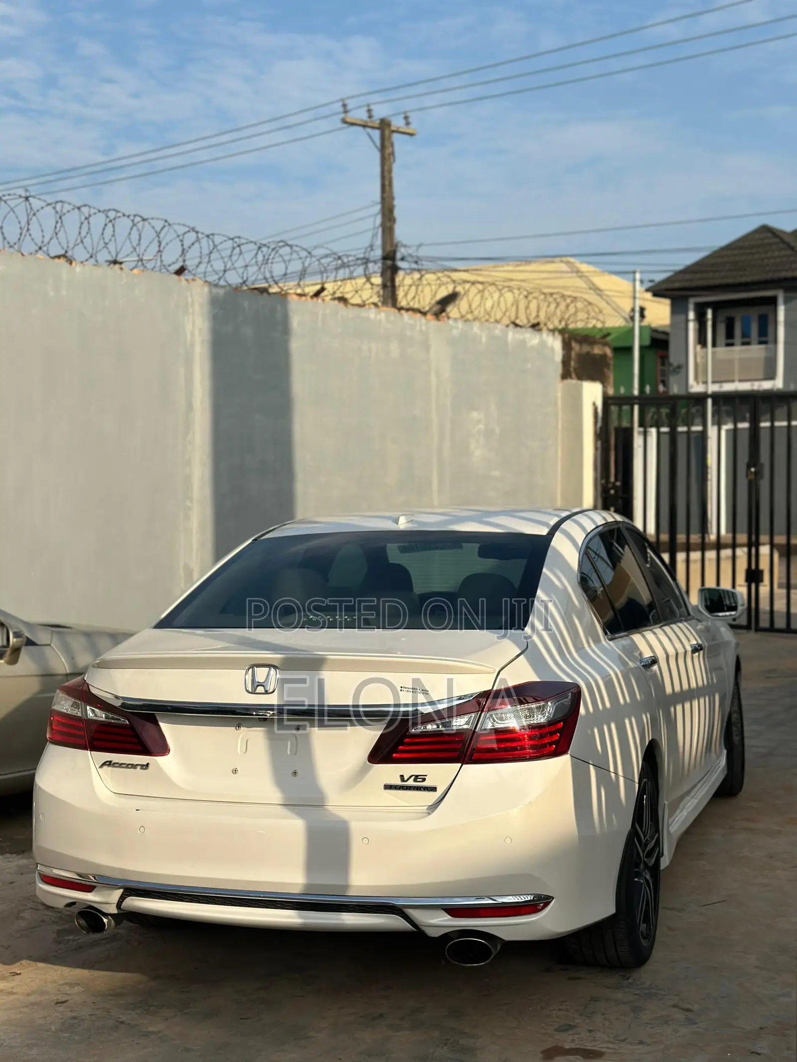 Honda Accord Touring 4dr Sedan FWD (3.5L 6cyl 6A) 2016 White