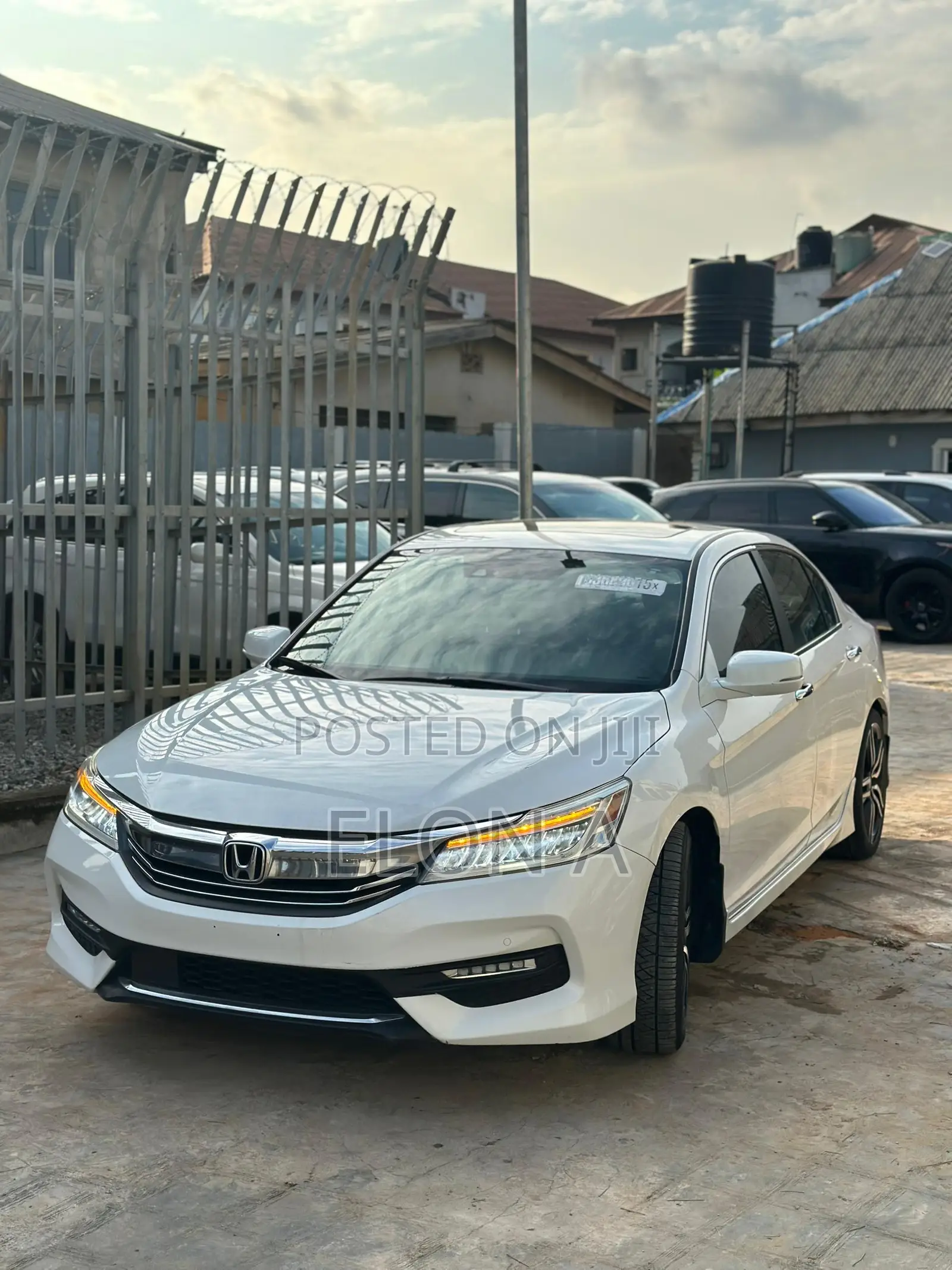 Honda Accord Touring 4dr Sedan FWD (3.5L 6cyl 6A) 2016 White