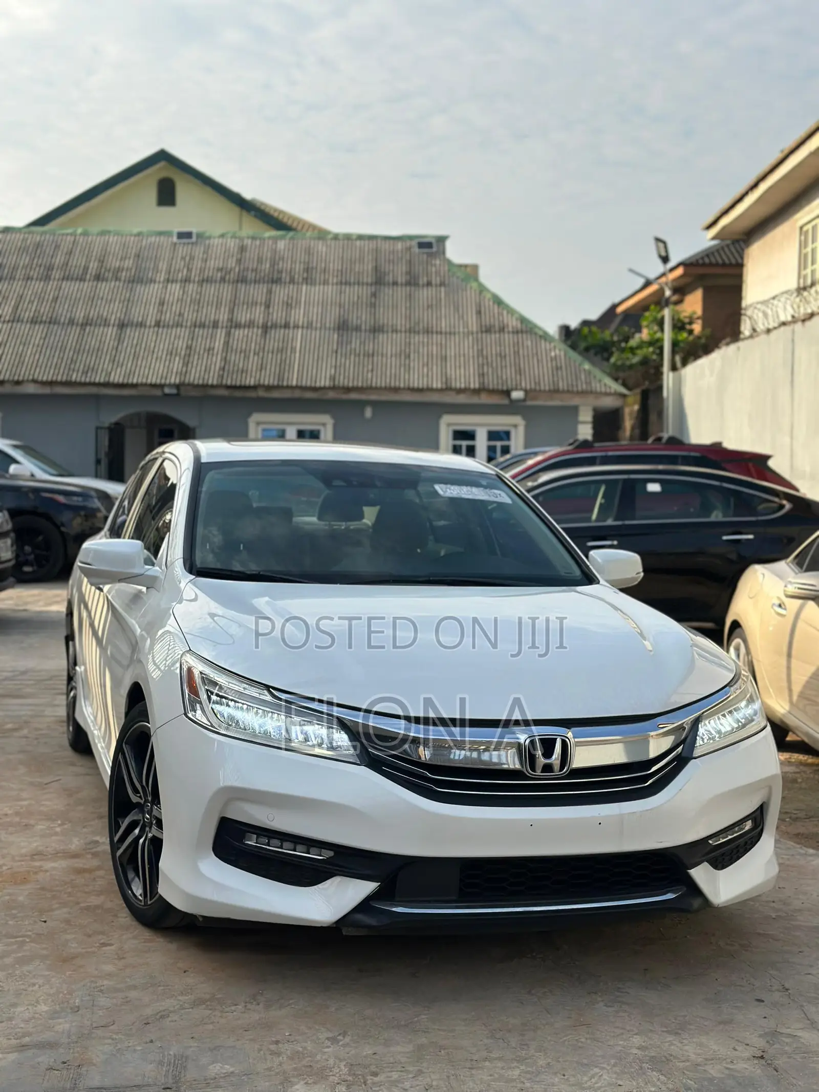Honda Accord Touring 4dr Sedan FWD (3.5L 6cyl 6A) 2016 White