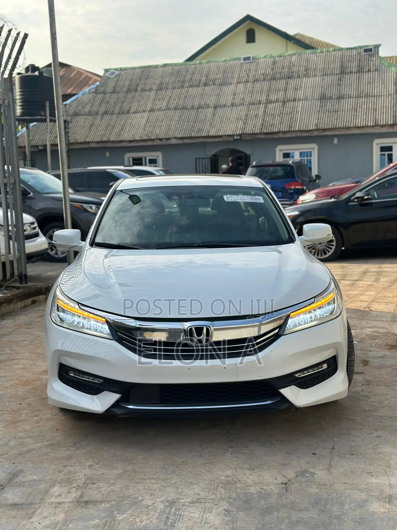 Honda Accord Touring 4dr Sedan FWD (3.5L 6cyl 6A) 2016 White
