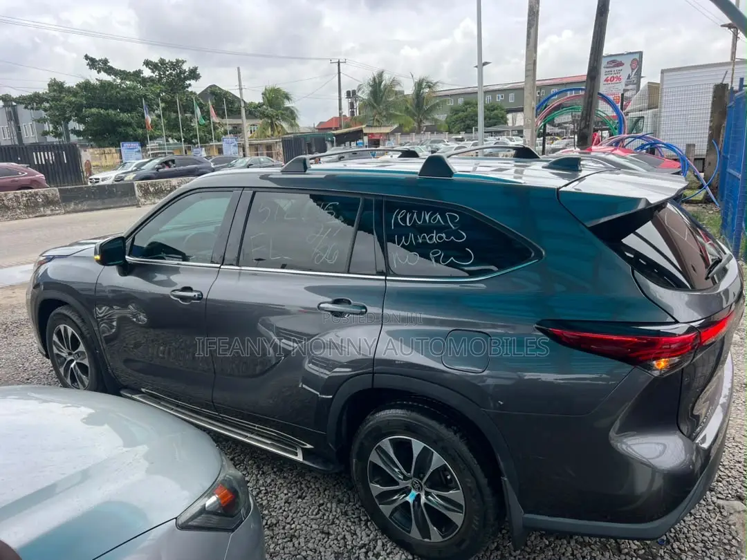 Toyota Highlander XLE 2021 Gray